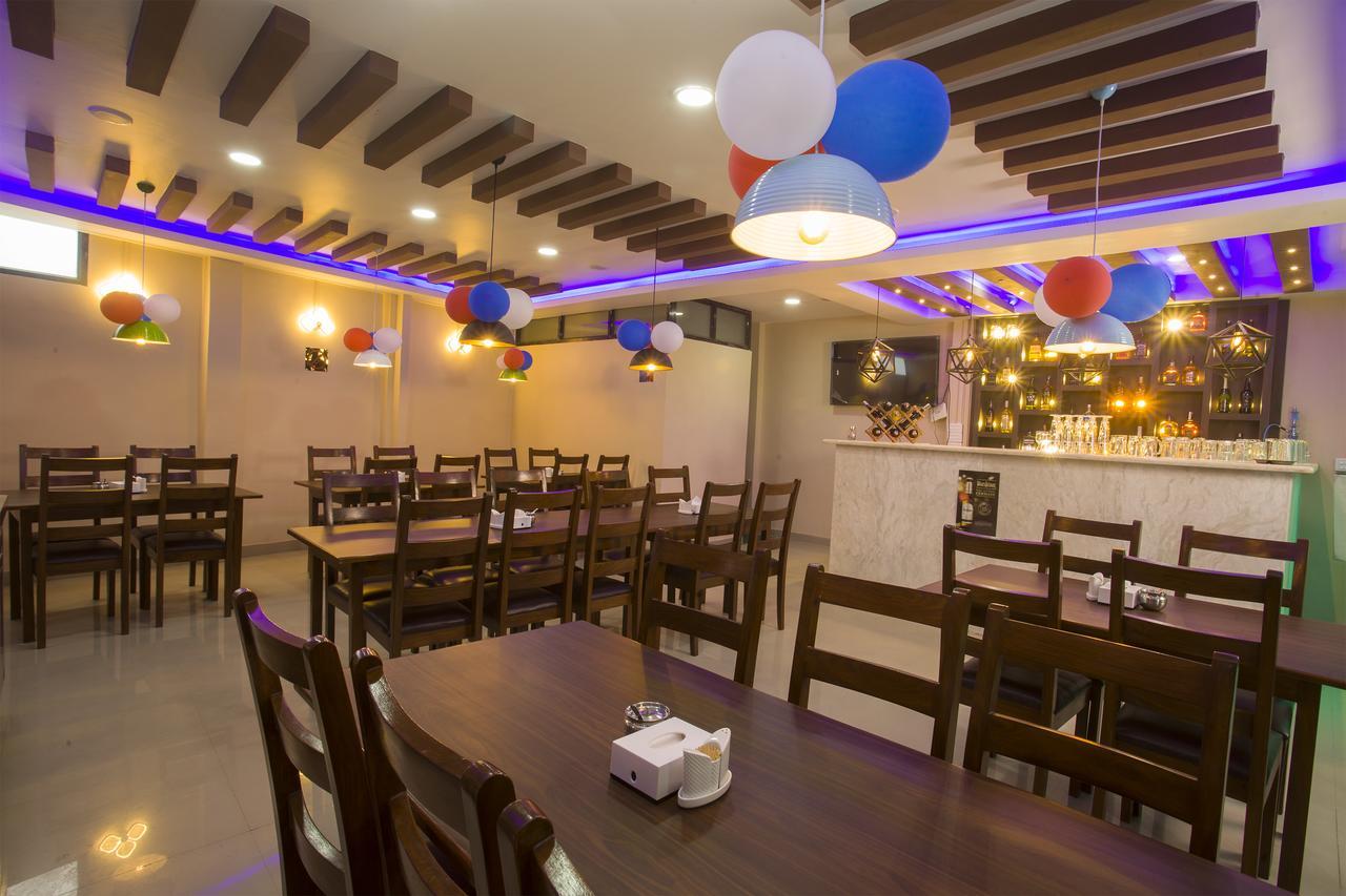 Oyo 146 Somewhere Hotel & Resturant 카트만두 외부 사진